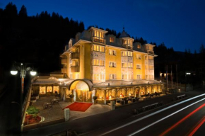 Гостиница Alpen Suite Hotel  Мадонна Ди Кампильо